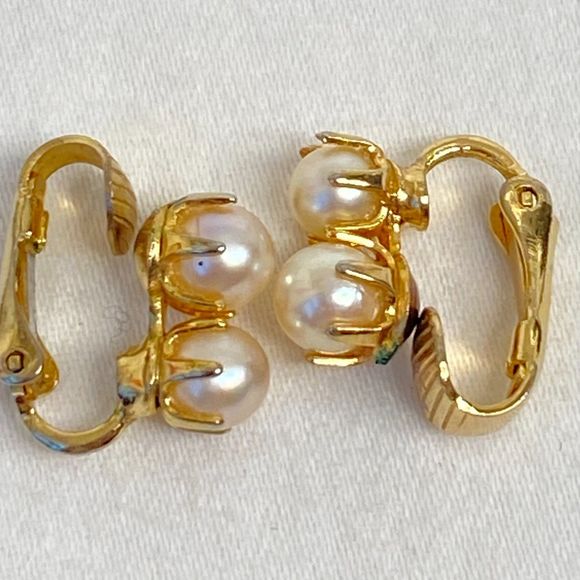 Star Signed Tiny Clip On Earrings Double Pearlesque Beads On Gold Tone Setting - Picture 6 of 8